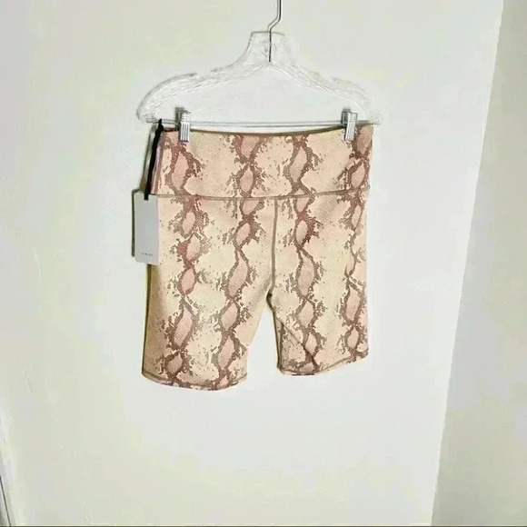NWT Varley Albury Bike Shorts in Champagne Snake - Picture 7 of 7